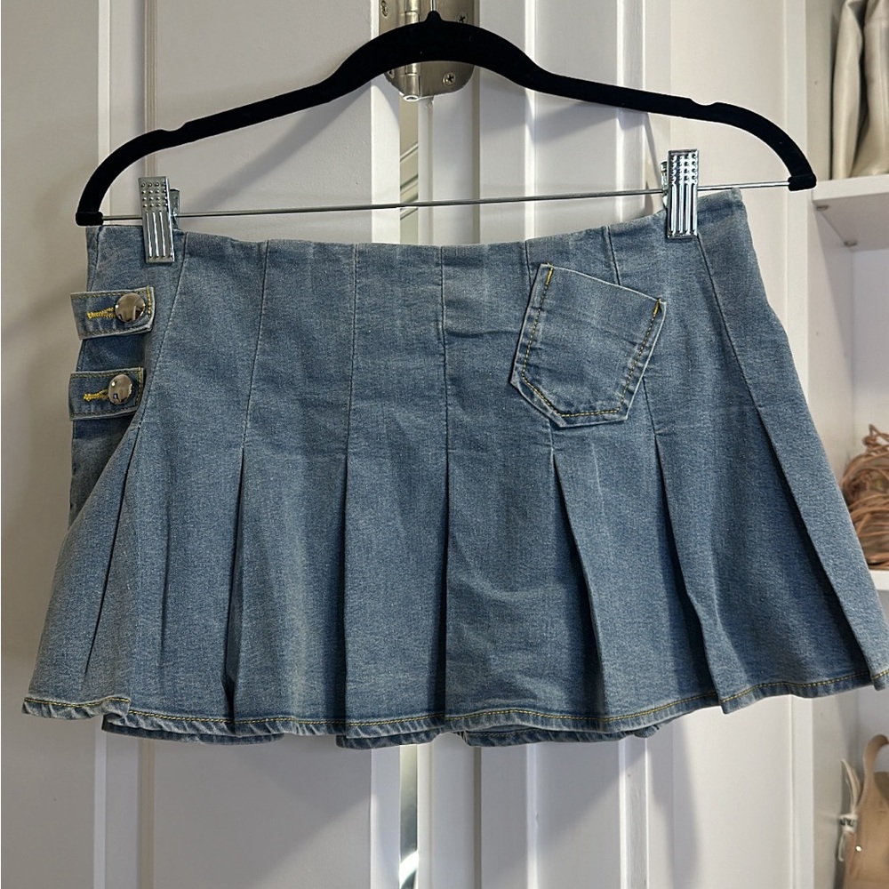 Brand new skirt Small (finesse)
